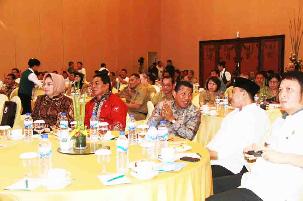 Bupati Bolmong Salihi Mokodongan saat mengikuti Dialog Kebangsaan diikuti oleh Kepala Daerah dari Sulut