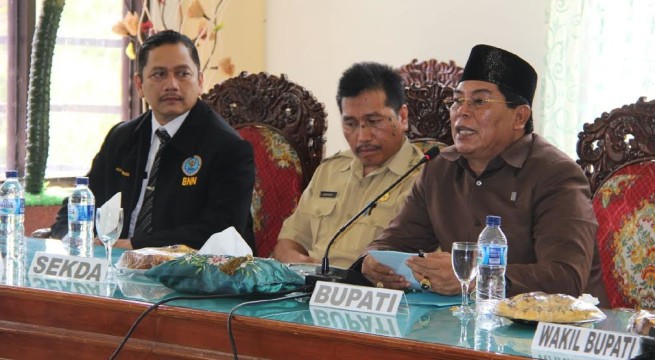 Bupati Bolmong Salihi Mokodongan saat meresmikan kantor Badan BNN Kabupaten Bolmong.