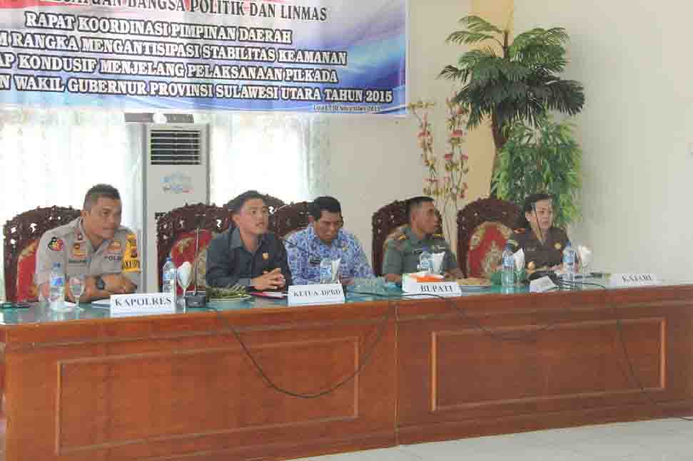 Ketua DPRD Kabupaten Bolmong memberikan arahan kepada pejabat Tripika dalam rangka memantapkan sinergitas menciptakan stabilitas kantibmas yang kondusif.