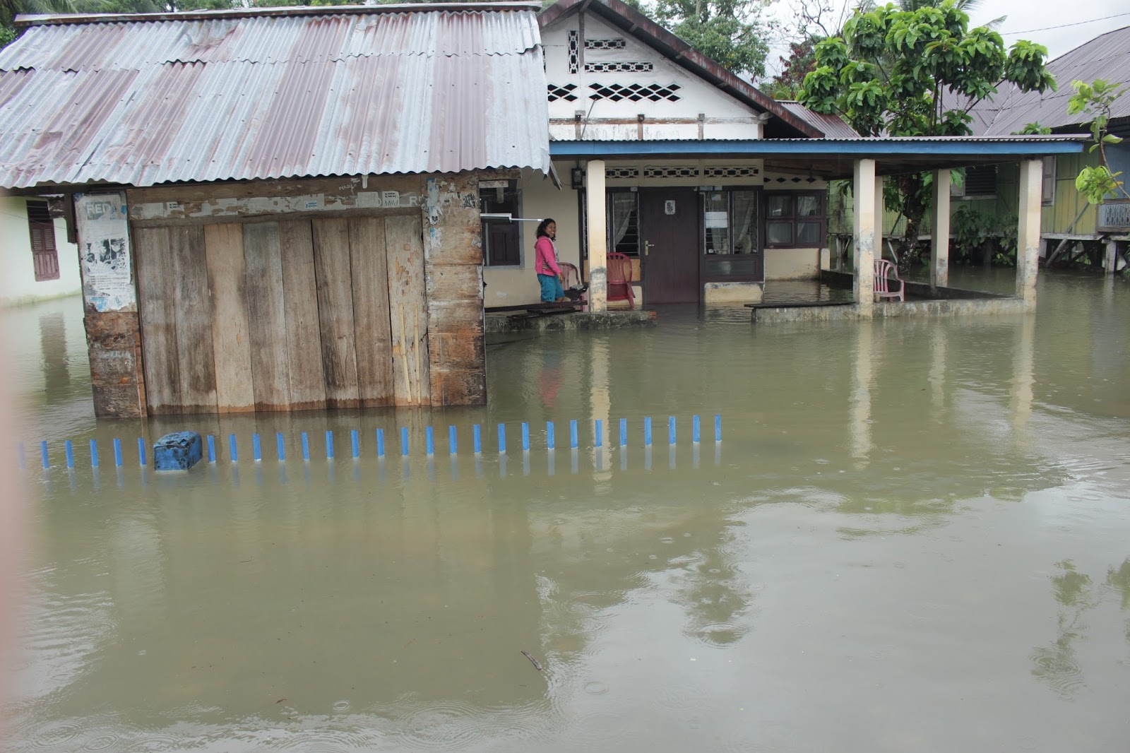 Sebuah rumah yang terkena bencana banjir di Desa Bolangat Kecamatan Sangtombolang. (Foto :DTN)