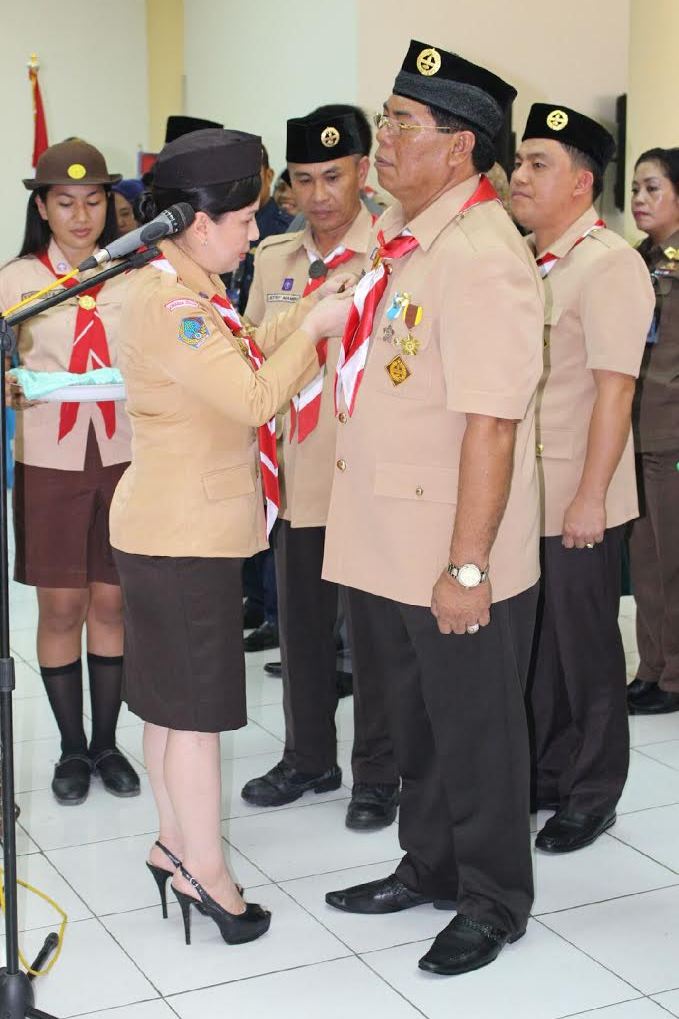 Vanda Sarundayang melantik Salihi Mokodongan sebagai Ketua Mabicab Pramuka Kabupaten Bolmong.