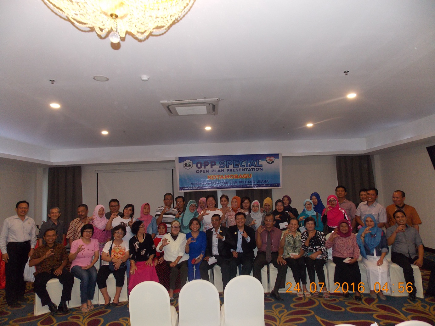 Foto Bersama peserta Seminar Kesehatan dan Peluang Usaha di Hotel Sutan Raja Kotamobagu (dok Wandy Rotu/KPC)