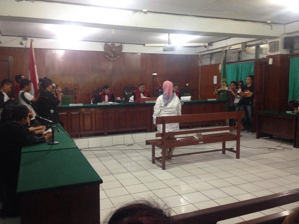 Marlina Moha Siahaan sebutan akrab MMS dalam sidang dugaan korupsi TPADP di Pengadilan Tipiko Manado, putusan Hakim menyatakan dakwaan JPU kabur dan menyesatkan
