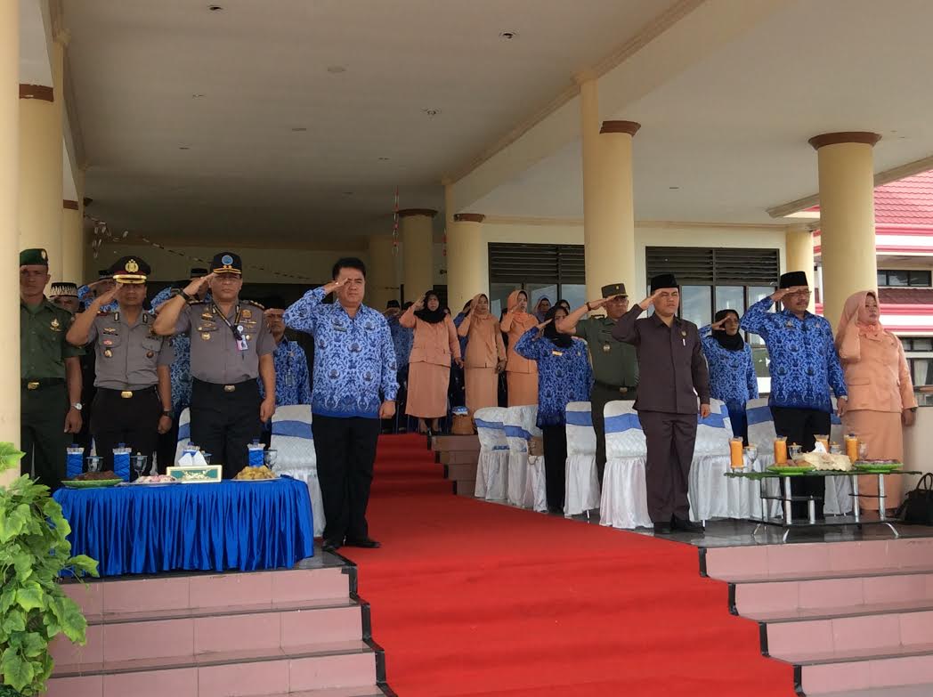 Para pejabat SKPD Bolmong, pejabat Forkompmda Kabupaten Bolmong saat mengikuti Upacara Peringatan Sumpah Pemuda ke 88 Tahun 2016