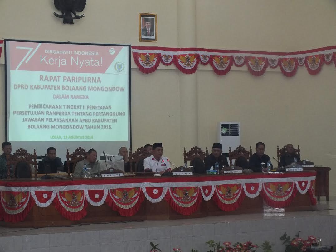 Rapat Paripurna DPRD Kabupaten Bolmong dalam rangka pembahasan APBD Perubahan Tahun 2016. (dok : humas)