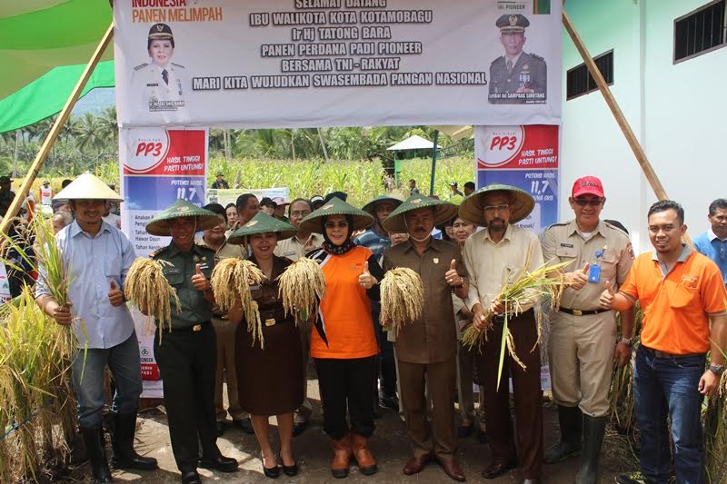 Walikota Kotamobagu Ir Tatong Bara masuk dalam nominasi kepala daerah yang berkomitmen dibidang pangan