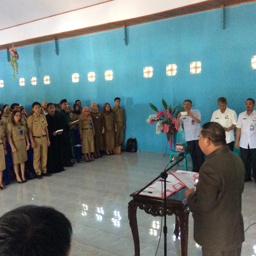 Bupati Bolmong Adrianus Nixon Watung SH dalam sambutannya mengajak PNS Bolmong untuk lebih profesional mendedikasikan diri kepada masyarakat.