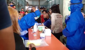 Spesimen test swab milik 63 warga Kotamobagu yang reaktif versi rapid test hari ini dichek langsung ke Manado oleh Dinkes Kota Kotamobagu