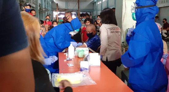 Spesimen test swab milik 63 warga Kotamobagu yang reaktif versi rapid test hari ini dichek langsung ke Manado oleh Dinkes Kota Kotamobagu